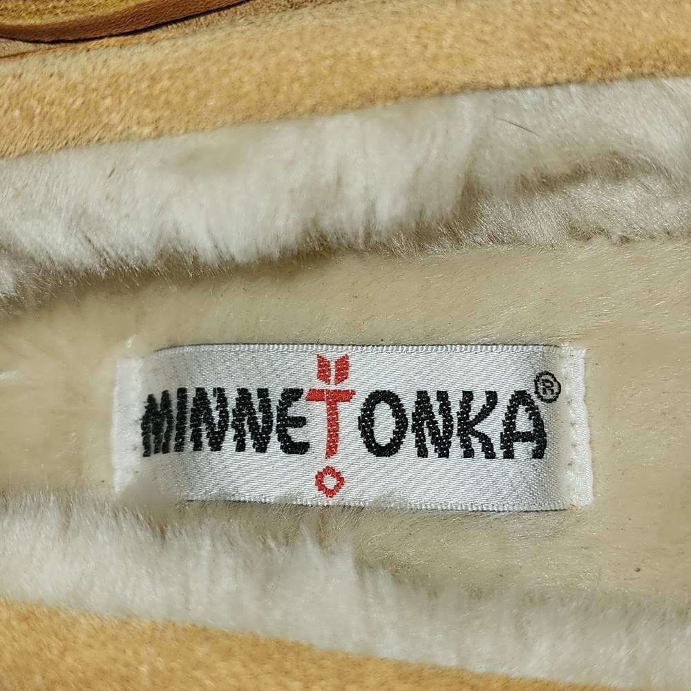 Minnetonka Women's Light Brown/Tan Moccasins Sz 6 - Picture 2 of 6